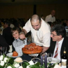 Eva Hache, mantenedora del año pasado, con el alcalde de Bembibre, Jesús Esteban