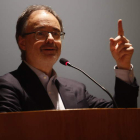 El sociólogo Fernando Vidal, durante la conferencia ofrecida ayer en el Seminario de León. RAMIRO