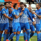 Los jugadores de la Deportiva celebran su primer gol de la temporada, marcado por Álvaro Moreno -en el centro- a la salida de un córner botado por Menudo. ANA F. BARREDO