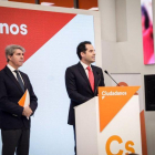 El expresidente de la Comunidad de Madrid, Ángel Garrido, junto al candidato de Ciudadanos a la presidencia regional Ignacio Aguado.