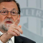 El presidente del gobierno Mariano Rajoy, durante su comparecencia ante los medios de comunicación este mediodía en el Palacio de la Moncloa.