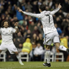 Cristiano Ronaldo, jaleado por Marcelo, celebra el segundo gol marcado al Celta.