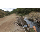Imagen de uno de los arroyos más afectados por la fuga de agua provocada por las obras de los túneles de la Variante que llevará el AVE a Asturias. JESÚS F. SALVADORES
