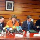La consejera de Medio Ambiente, María Jesús Ruiz, con los representantes de los agentes sociales