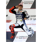 El piloto español Jorge Lorenzo, del equipo Yamaha, celebra en el podio su victoria en el circuito de Losail.