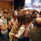 Varias decenas de estudiantes han interrumpido hoy al expresidente del Gobierno español Felipe González cuando pronunciaba una conferencia en la sesión inaugural del Círculo de Montevideo, que se celebra en el Paraninfo de la Universidad de Alicante.