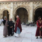 La película cuenta también con recreaciones de las Cortes leonesas en el claustro de San Isidoro.