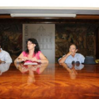 Gutiérrez presenta las Jornadas de Cultura Gitana junto al resto de organizadores.
