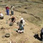Estudiantes trabajando el verano pasado en el yacimiento de Lancia