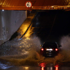 Como es habitual cuando se producen tormentas, la calle Príncipe se cortó una hora al tráfico.