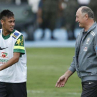 Neymar, junto a Luiz Felipe Scolari, el pasado mayo, en Río de Janeiro.