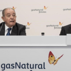El presidente de Gas Natural, Salvador Gabarró, y el consejero delegado Rafael Villaseca, a su derecha.