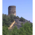 El torreón de Ordás, testigo de la tragedia del joven Ares de Omaña.