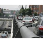 La regulación por semáforos afecta a los vehículos que entran en la rotonda en superficie desde las cuatro avenidas.