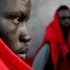 Dos de los inmigrantes que fueron detenidos por agentes de la Policía a su llegada a Canarias