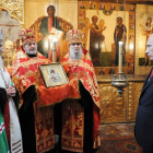 El patriarca de la Iglesia Ortodoxa rusa bendice a Vladimir Putin tras su investidura.
