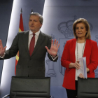 El portavoz del Gobierno y ministro de Cultura, Íñigo Méndez de Vigo, y la ministra de Empleo, Fátima Bañez.