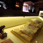 La Biblioteca reúne desde los facsímiles más pequeños a los que reflejan el paso del tiempo.