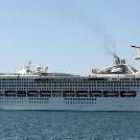 El  «Sea Princess» zarpó ayer por la tarde con destino a Southampton