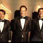 Los hermanos Quijano a la entrada de la ceremonia de los Grammy