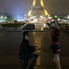 Taylor Fritz y su novia, en la Torre Eiffel