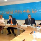 Juan Vicente Herrera conversa con Luis Valcarce, en presencia de Mariano Rajoy y Esperanza Aguirre
