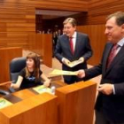 Escolares participan en una actividad en la sede parlamentaria