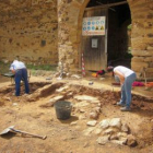 Las prospección arqueológica se realiza en la entrada a la fortaleza.