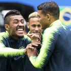 Paulinho y Thiago Silva en un entrenamiento