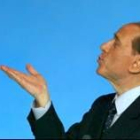 Berlusconi muestra su mejor perfil en el acto político de Roma