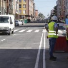 Momento de la reapertura al tráfico de Doctor Fleming, sobre la losa de hormigón que soterrará las vías del tren. RAMIRO