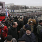 Un retrato del dirigente asesinado, en primer plano de la multitudinaria marcha celebrada en Moscú, este domingo.