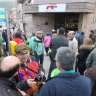 Medio centenar de ponferradinos acudieron a la concentración ante la sede del PP.