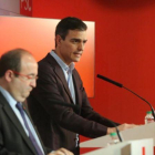 Miquel Iceta y Pedro Sánchez, durante su comparecencia para valorar los resultados del 21-D.