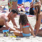 David Bustamante, Paula Echevarría y la hija de ambos, Daniella, en una playa ibicenca.