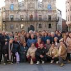 Los participantes en la marcha posaron para una foto de familia antes de iniciar el recorrido
