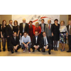 Imagen de familia de todos los premiados acompañados por la presidenta de la Diputación, el delegado de la Junta y la alcaldesa de Astorga.