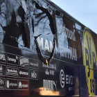 El autobús del Borussia Dortmund, con las señales del atentado con explosivos, el pasado 11 de abril