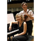 La pianista leonesa Carmen Mayo y el violinista rumano Stefan Doru
