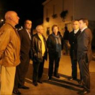 Riesco recorrió ayer con dos de sus concejales y la asociación de vecinos las calles de Campo.