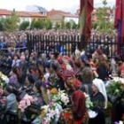 Imagen de los romeros a la entrada del santuario para la celebración religiosa