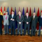 Representantes de la Fundación Villalar y de la Escuela de Arte de Valladolid, reunidos para la foto