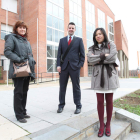 Francisca Anzules, Francisco Ares y Yolanda González son los tres jóvenes que han diseñado este innovador gimnasio ecológico.