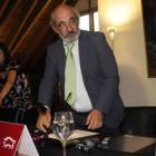 Llamas, ayer, a la hora de comparecer en rueda de prensa en la sede de Caja España en Botines.