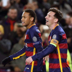 Neymar y Messi festejan la holgada victoria. El argentino marcó dos goles frente a la Roma.