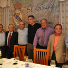 La mesa presidencial contó con la presencia de Óscar Téllez, el quinto por la izquierda.