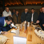 El consejero de Fomento y Medio Ambiente, Juan Carlos Suárez-Quiñones, inaugura en Salomón el 'Ecomuseo de la lana merina trashumante'