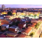 Panorámica del leonés Barrio de Pinilla que desde esta tarde vivirá tres jornadas festivas en honor a la Virgen del Carmen.