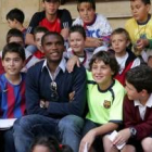 Los niños leoneses hacen cola en el Palacio de los Guzmanes en busca del autógrafo