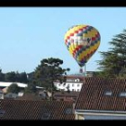 Un accidente aéreo en pleno centro de Santiago de Compostela se cobró la vida de los tripulantes de un globo aerostático que no tenía autorización para volar.
